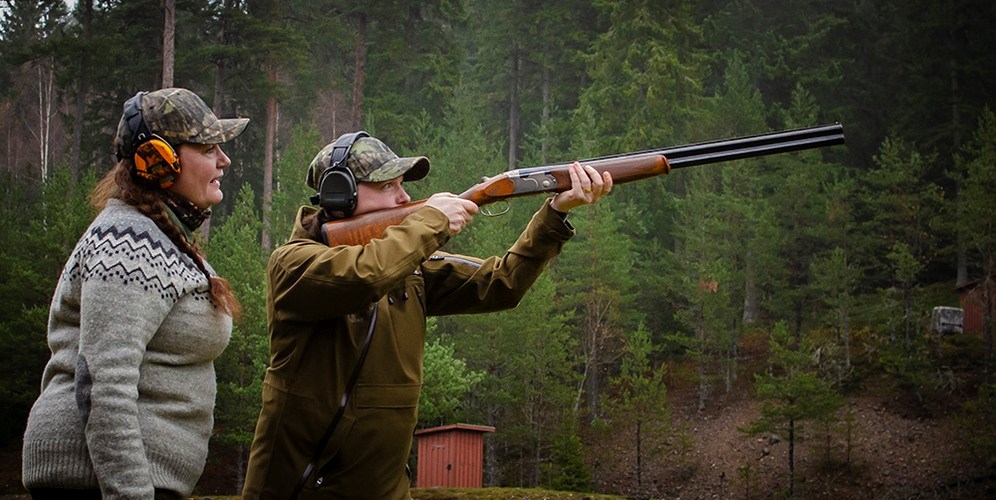 Praktiskt hagelgevärsprov är en av delarna i jägarexamen. Foto: Madeleine Lewander